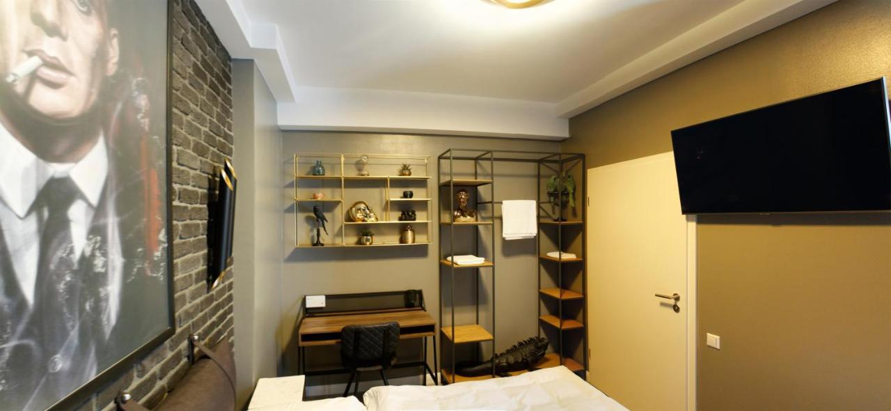 Iq Hotel *