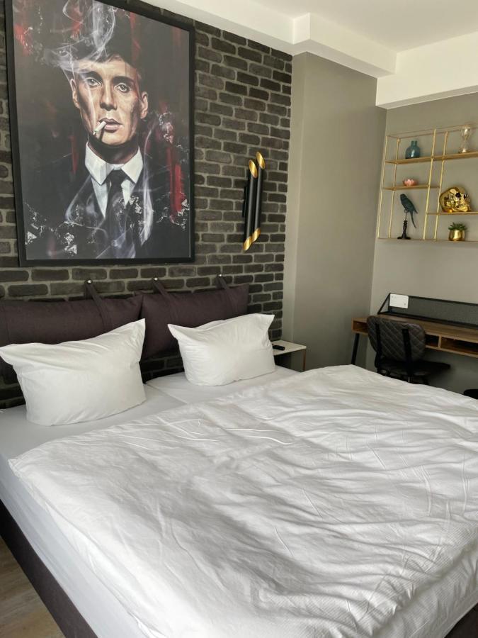 Iq Hotel