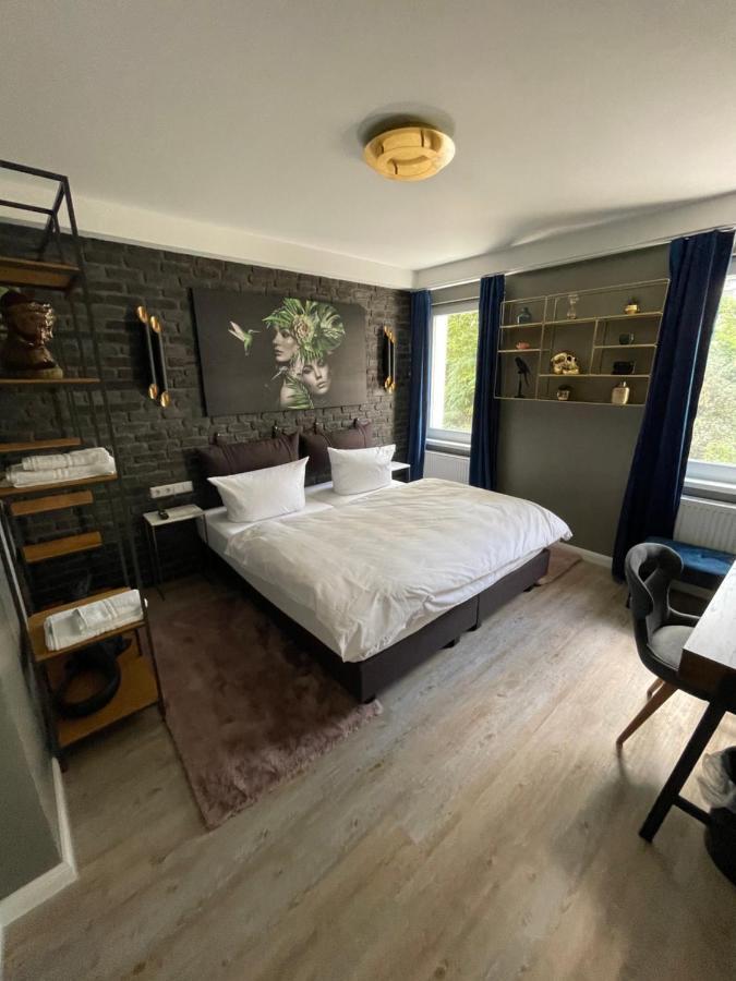 Iq Hotel *
