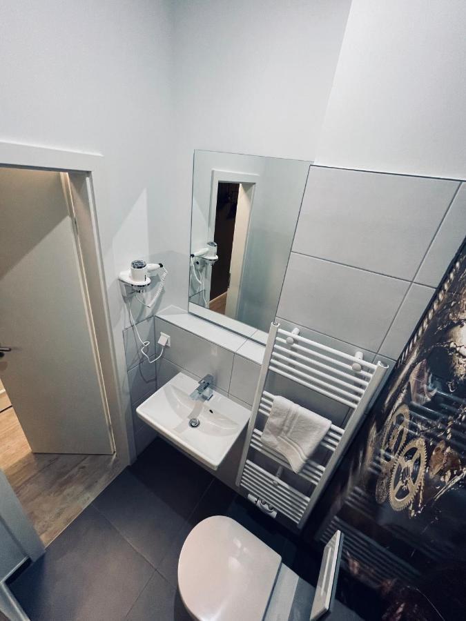 Iq Hotel