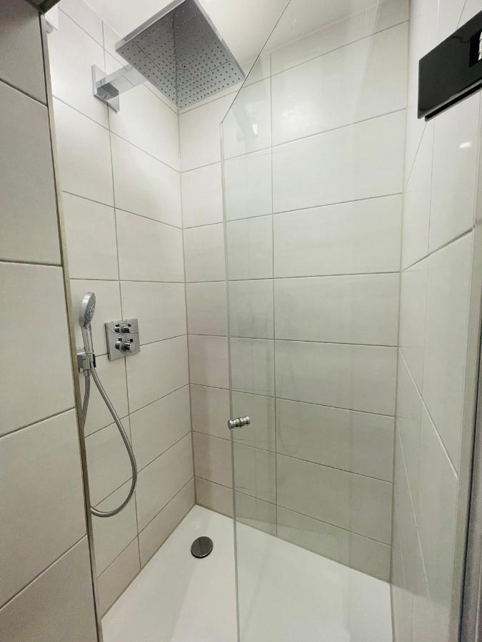 Iq Hotel